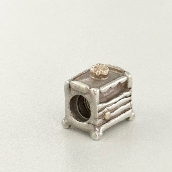 Pandora Rare 925 & 14k Yellow Gold Two Tone Princess & The Pea Bead Charm - Picture 3 of 5